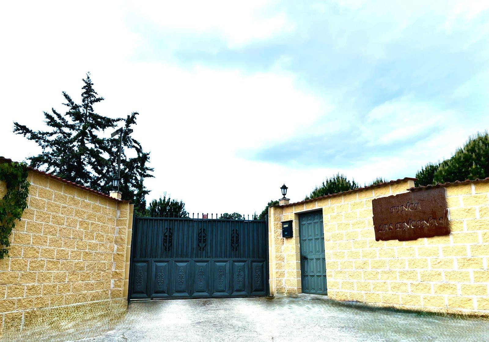 Exterior view of Country house for sale in Santa Cruz del Retamar  with Air Conditioner, Heating and Private garden
