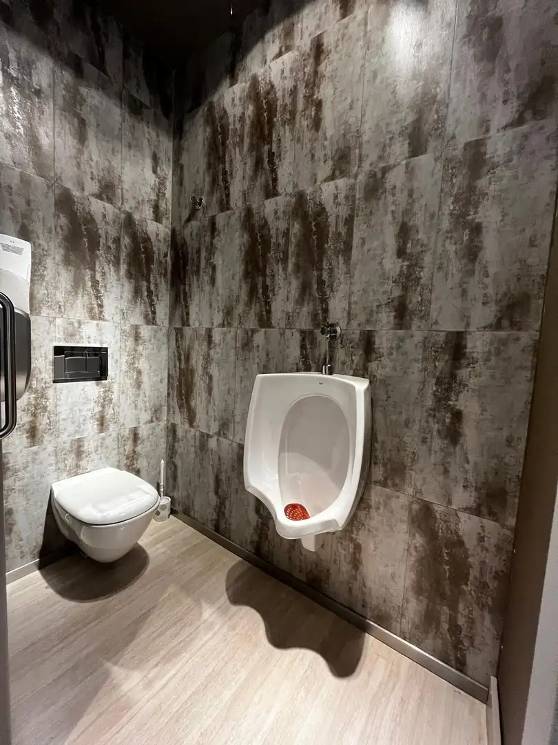 Badezimmer von Büro zur Miete in Murcia mit Klimaanlage, Heizung und Möbliert