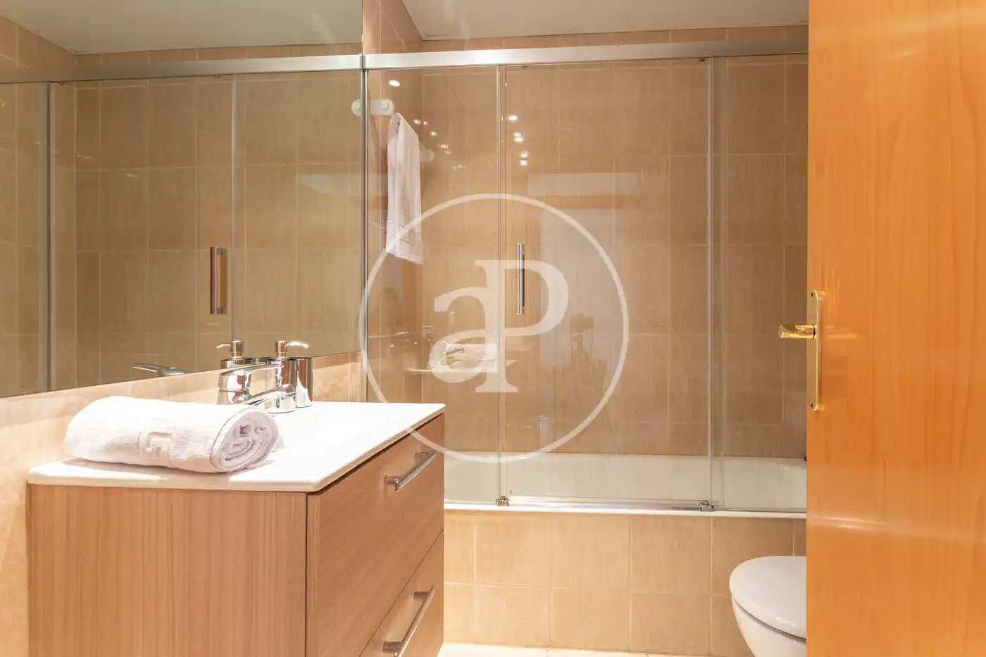 Badezimmer von Wohnung zur Miete in Barcelona mit Klimaanlage, Heizung und Möbliert