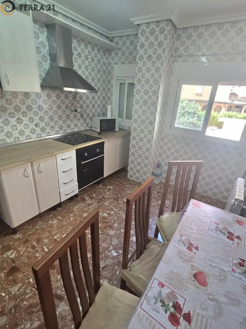 Cuina de Pis de lloguer en Jaén amb Calefacció, Terrassa i Moblat