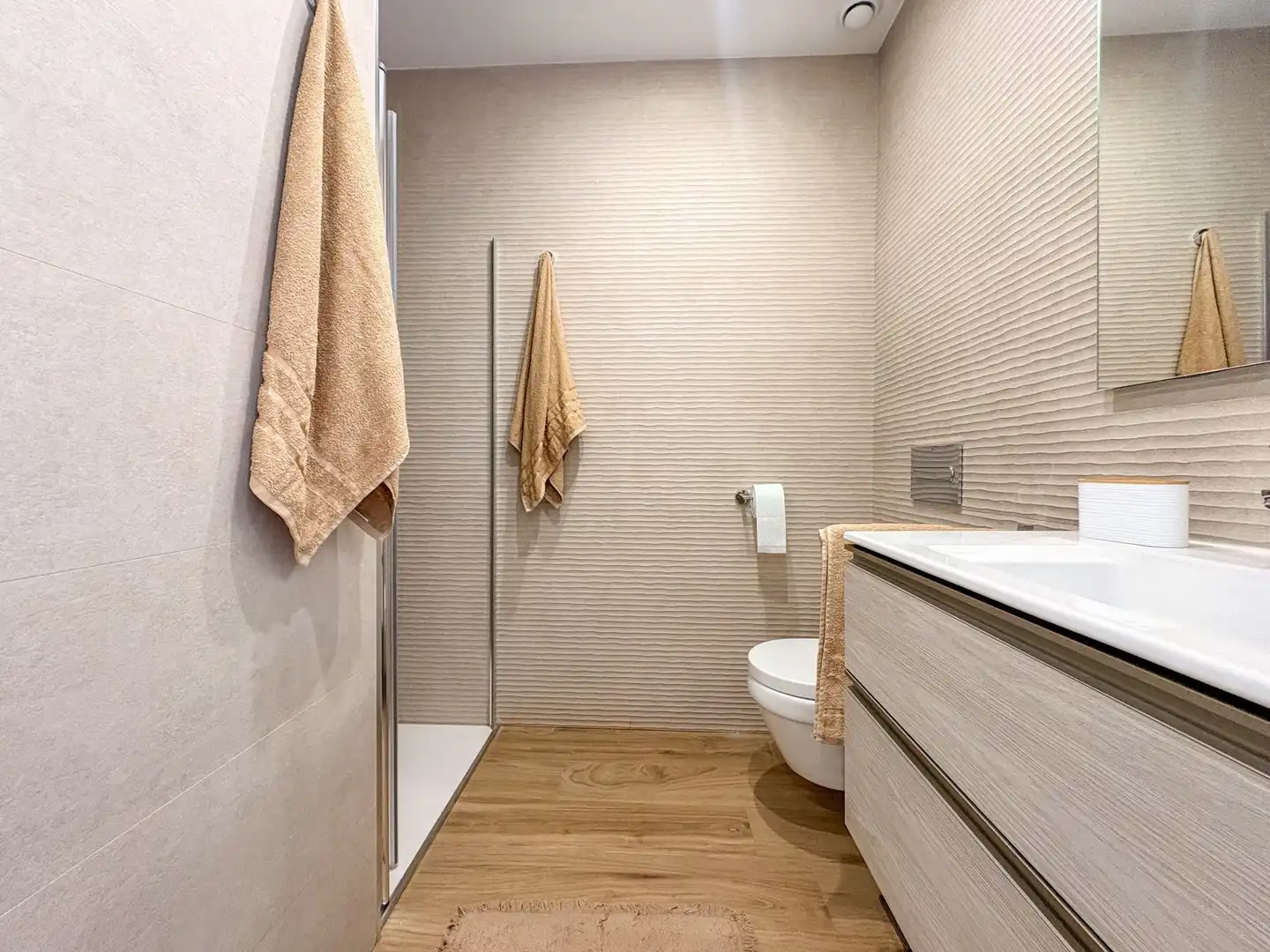 Baño de Piso de alquiler en Torrevieja con Aire acondicionado, Calefacción y Jardín privado