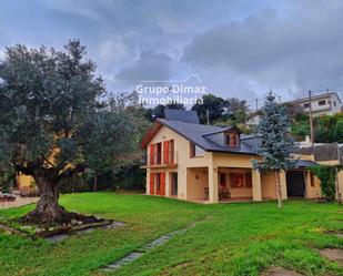 Vista exterior de Casa o xalet de lloguer en Sant Cebrià de Vallalta amb Terrassa