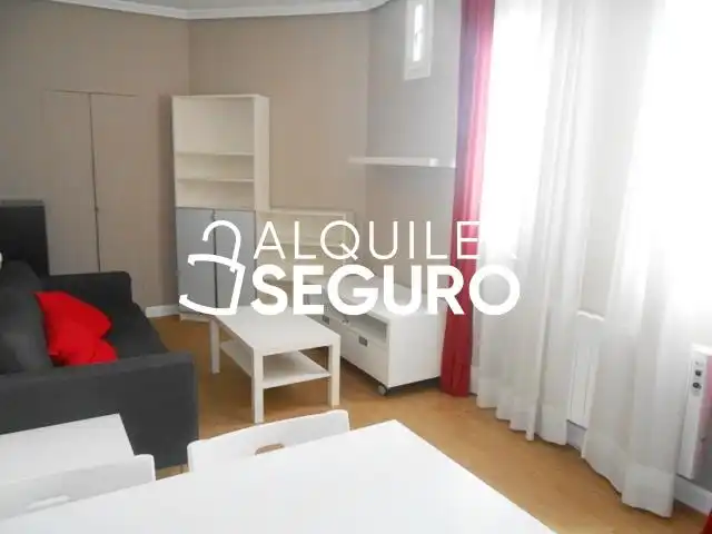 Schlafzimmer von Wohnung zur Miete in Madrid mit Heizung und Möbliert