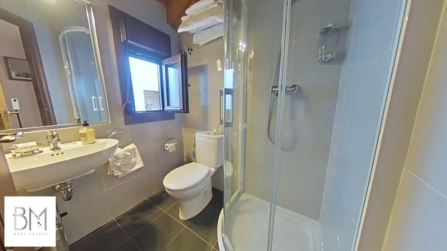 Bany de Casa o xalet en venda en Mombeltrán, Ávila