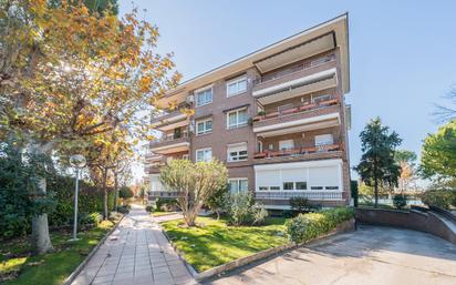 Vista exterior de Pis en venda en Villaviciosa de Odón amb Aire condicionat, Terrassa i Balcó