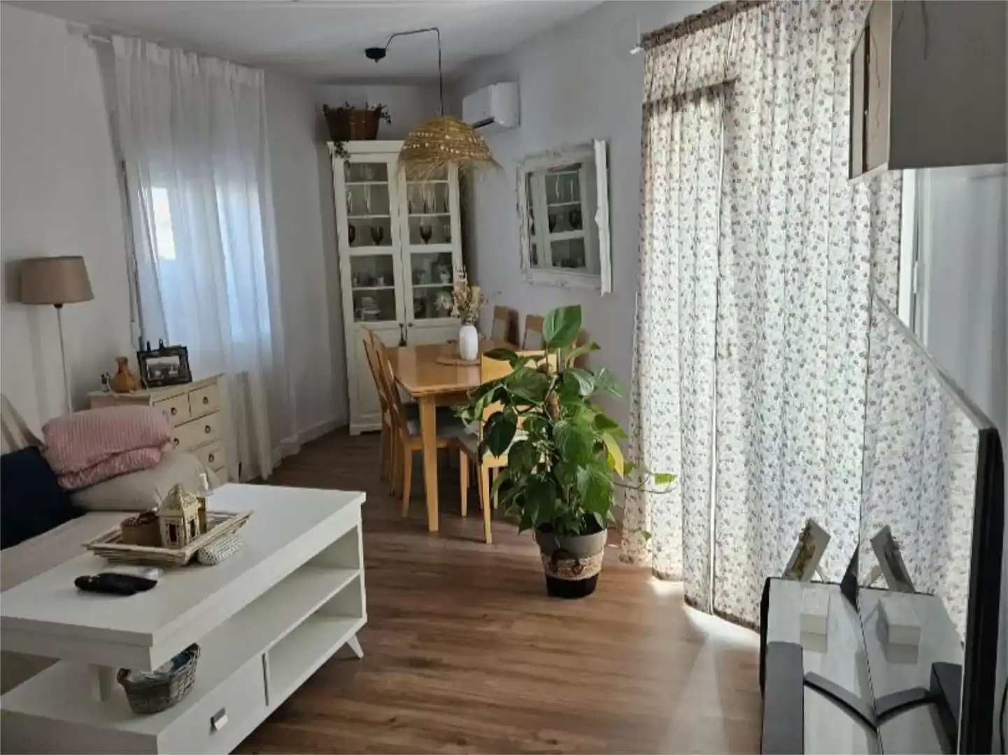 Sala d'estar de Casa adosada en venda en Ontígola