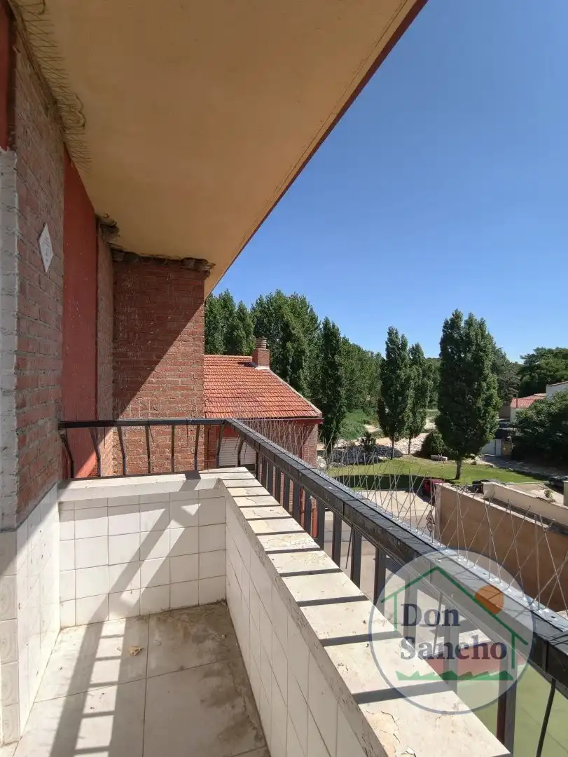 Terraza de Piso en venta en Viana de Cega con Terraza, Trastero y Amueblado