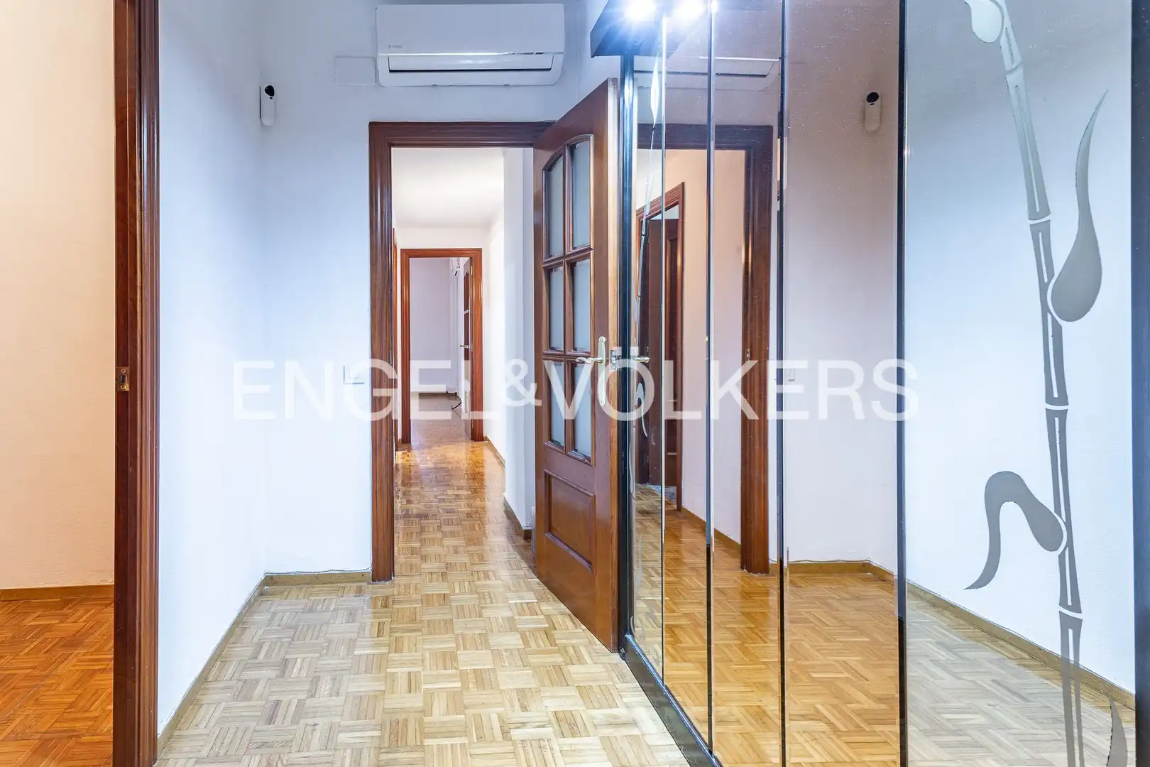 Wohnung zum Verkauf in Barcelona mit Klimaanlage, Heizung und Parkett