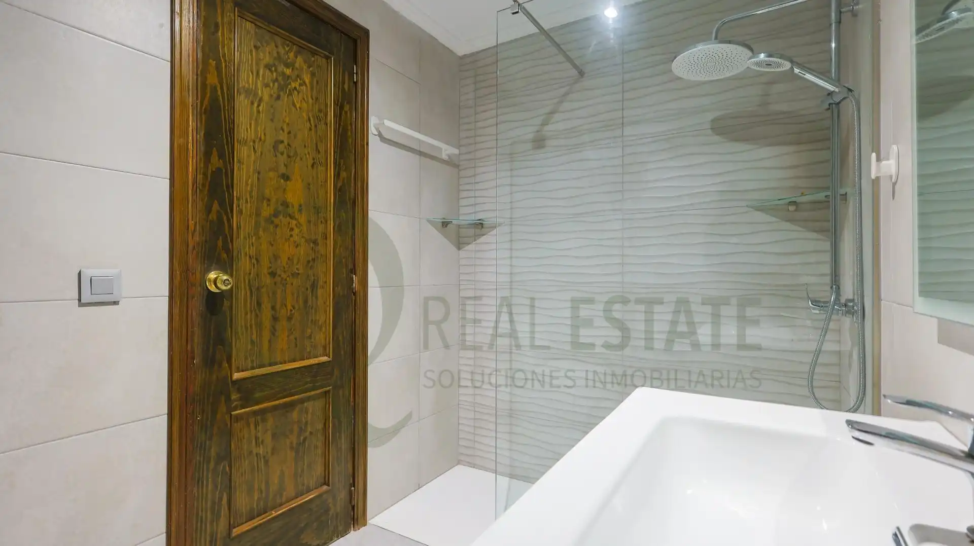 Badezimmer von Wohnung zur Miete in El Campello mit Heizung, Privatgarten und Terrasse