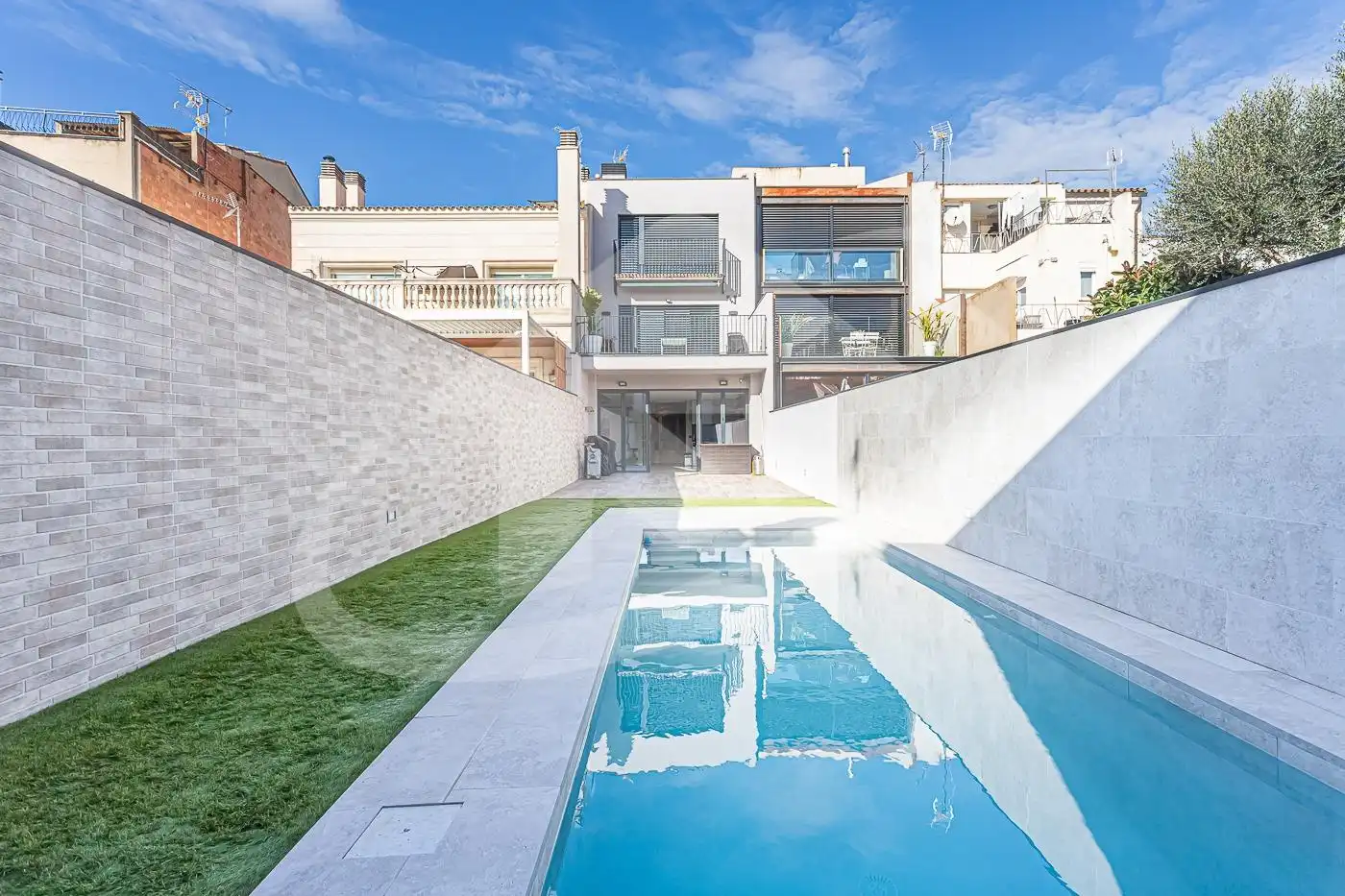 Swimming pool of Houses for sale in Sabadell  with Heating, Private garden and Parquet flooring