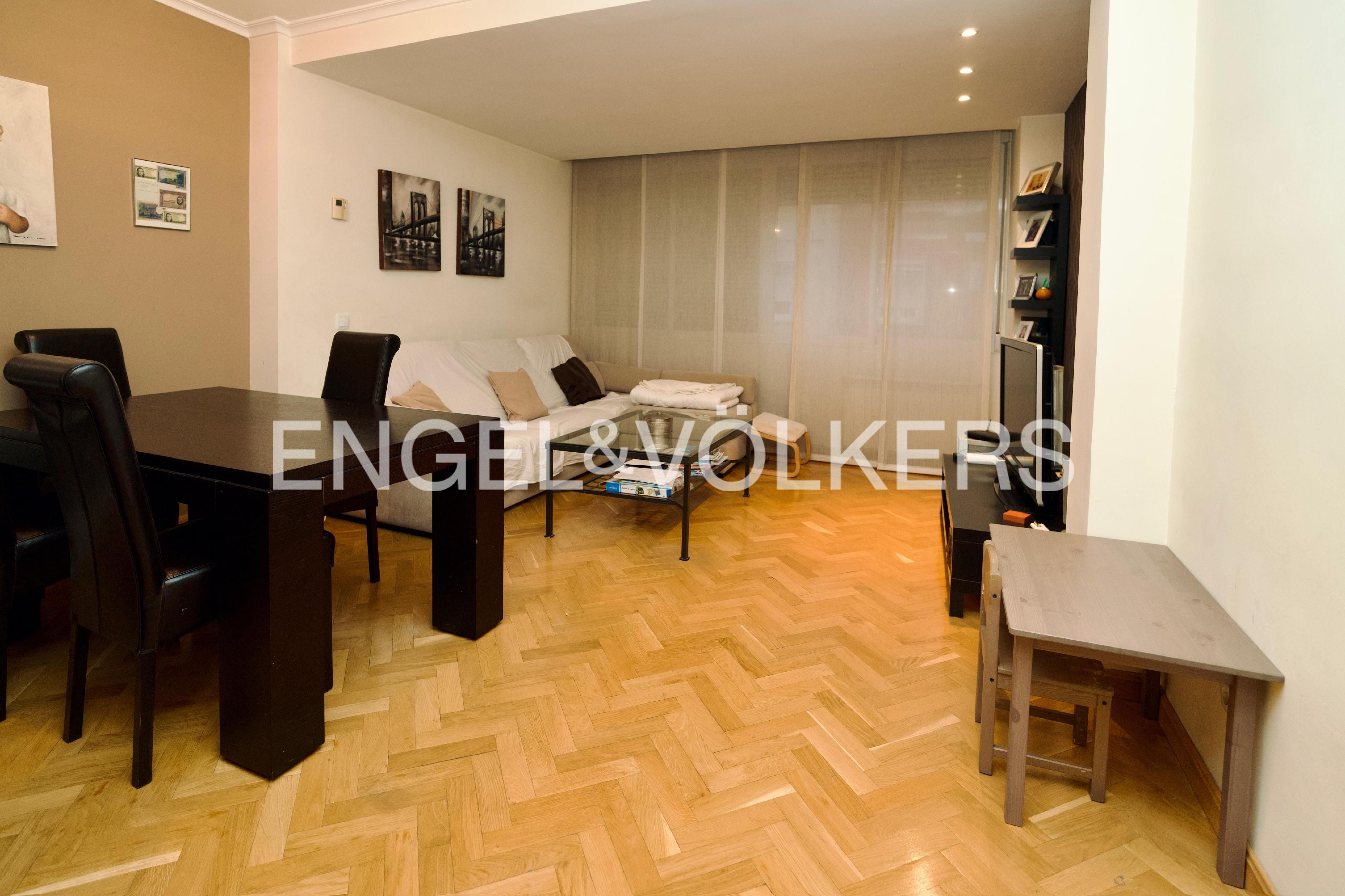 Living room of Apartment for sale in  Madrid Capital  with Air Conditioner, Heating and Parquet flooring