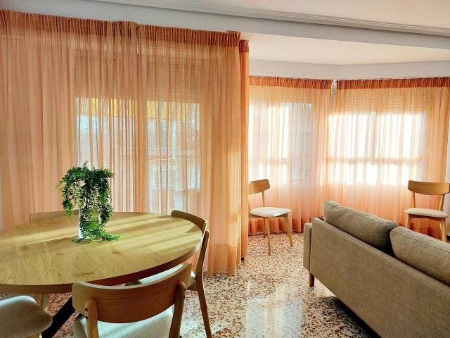 Piso en Alquiler en Reina Victoria - Miguel Hernández