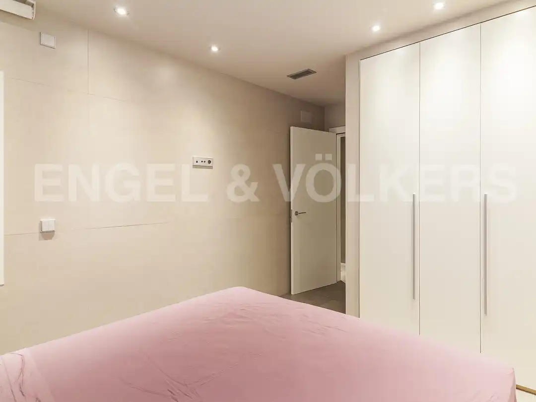 Schlafzimmer von Dachboden zum Verkauf in Barcelona mit Klimaanlage, Heizung und Terrasse