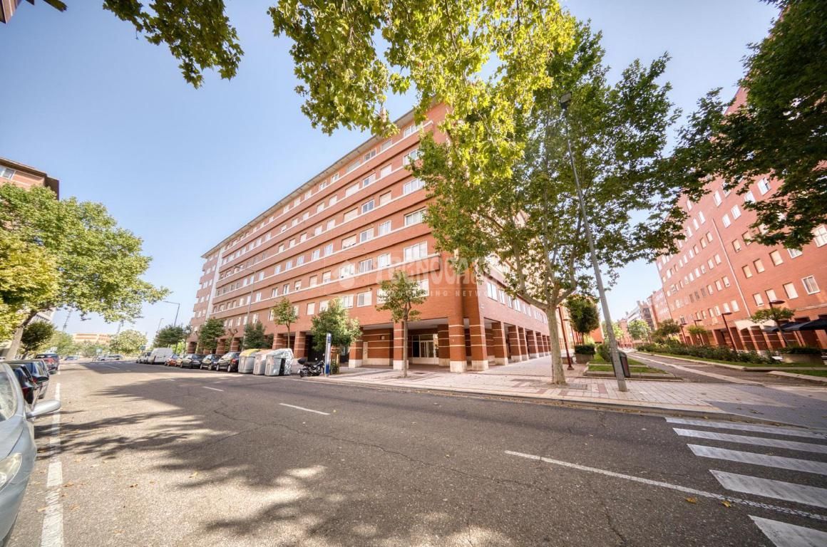 Vista exterior de Pis en venda en Valladolid Capital amb Terrassa i Traster