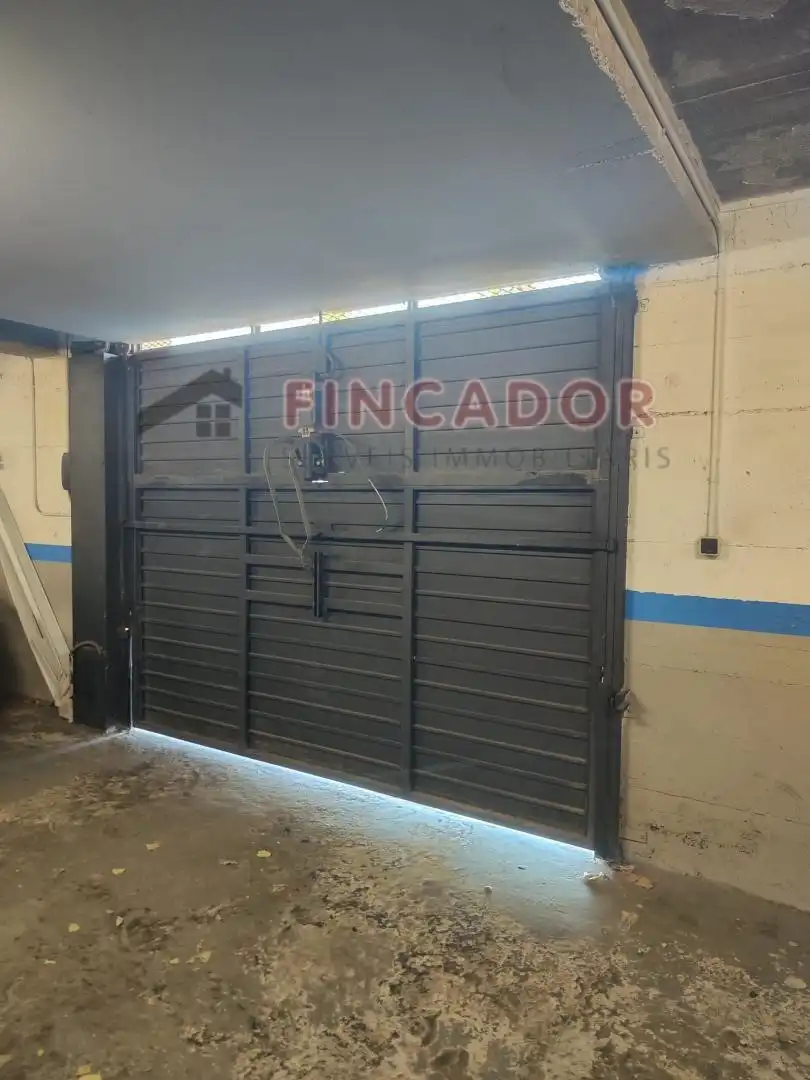 Parking de Casa adosada en venta en Barcelona con Aire acondicionado, Calefacción y Parquet