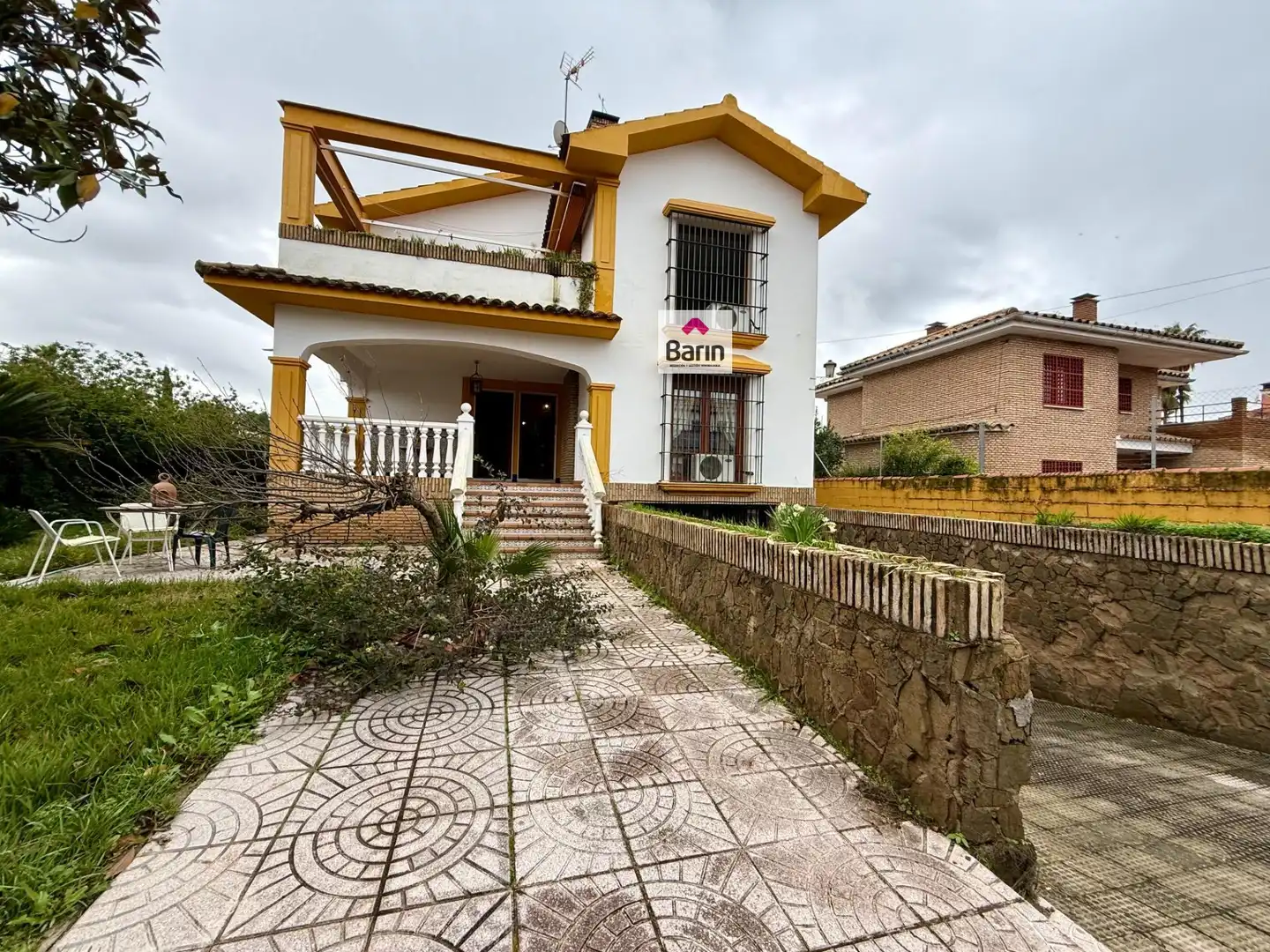 Vista exterior de Casa o xalet en venda en Córdoba amb Jardí privat, Terrassa i Traster