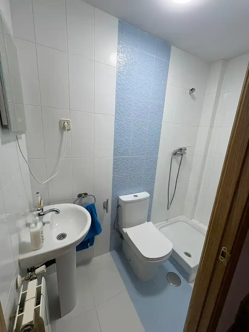 Badezimmer von Maisonette zum Verkauf in Fuenlabrada mit Parkett, Abstellraum und Möbliert
