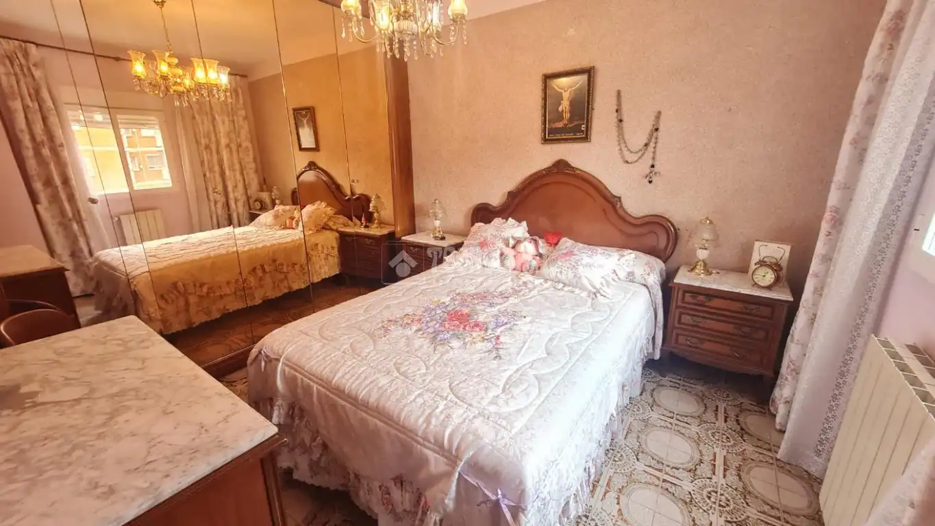 Bedroom of Flat for sale in Zaragoza  with Heating and Terrace
