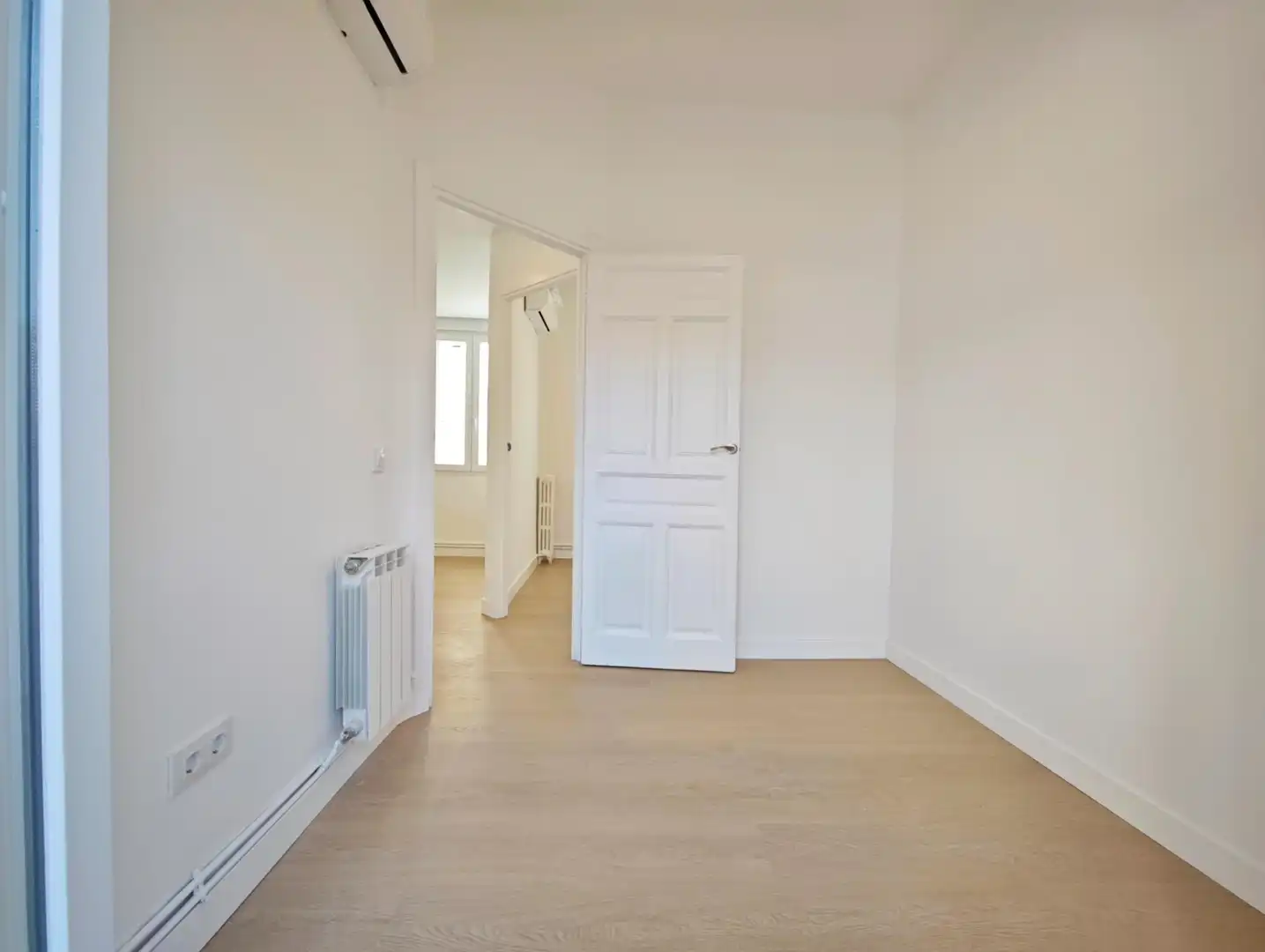 Schlafzimmer von Wohnung zur Miete in Madrid mit Klimaanlage, Heizung und Terrasse