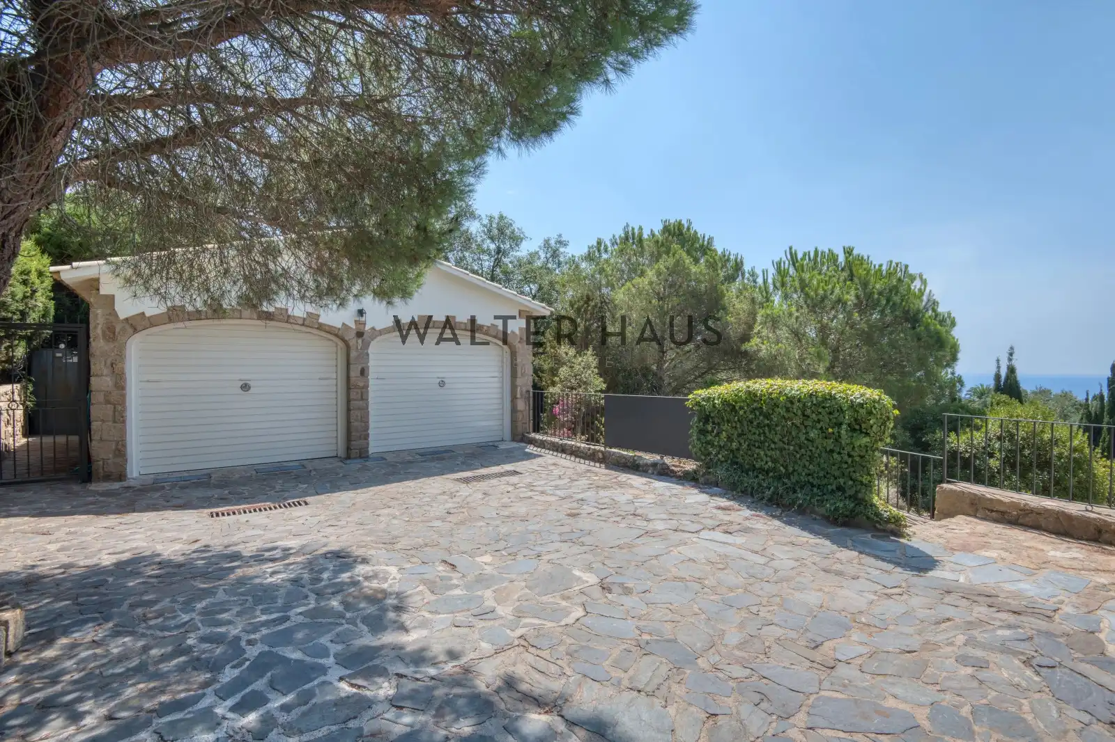 Casa amb terrassa en venda a Avinguda de Vallvanera, imagen 82