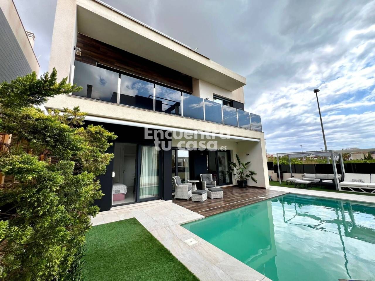 Piscina de Casa o xalet en venda en Orihuela amb Aire condicionat, Calefacció i Jardí privat