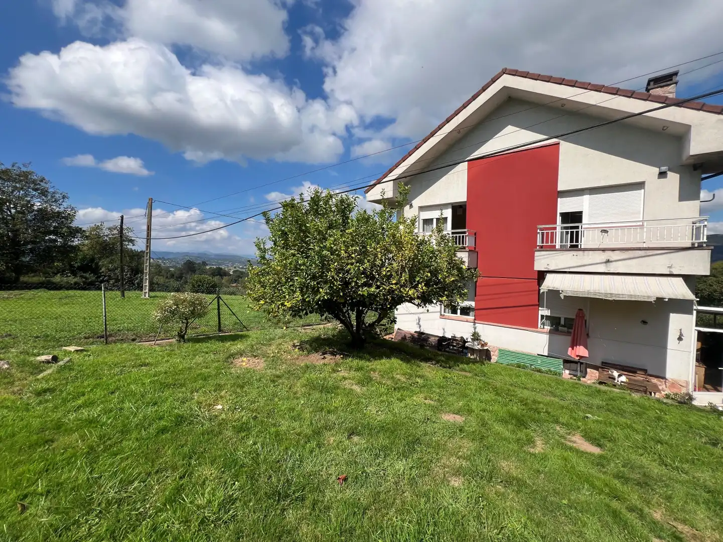 Vista exterior de Casa o xalet en venda en Oviedo  amb Calefacció, Parquet i Terrassa