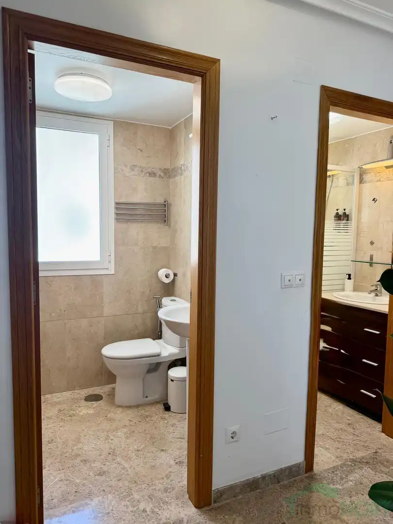 Badezimmer von Dachboden zum Verkauf in La Manga del Mar Menor mit Terrasse, Möbliert und Gemeinschaftspool