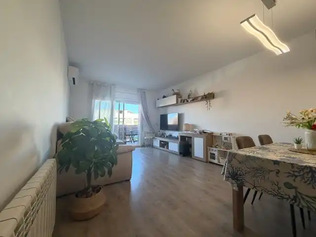 Piso con terraza en venta en Passeig del Camp del Roure 871L, imagen 4