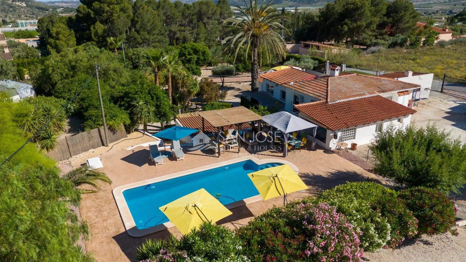 Vista exterior de Casa o xalet en venda en La Romana amb Aire condicionat, Calefacció i Jardí privat