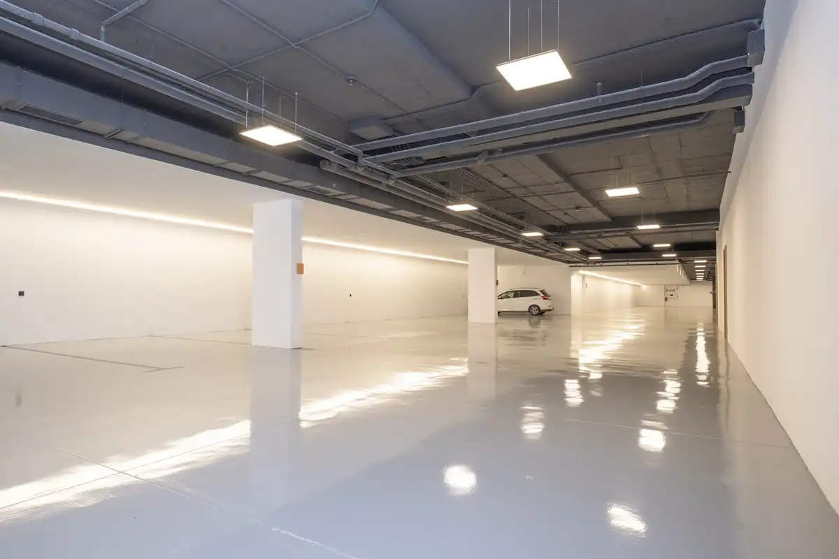 Parking de Casa adosada en venta en Marbella con Aire acondicionado, Jardín privado y Trastero