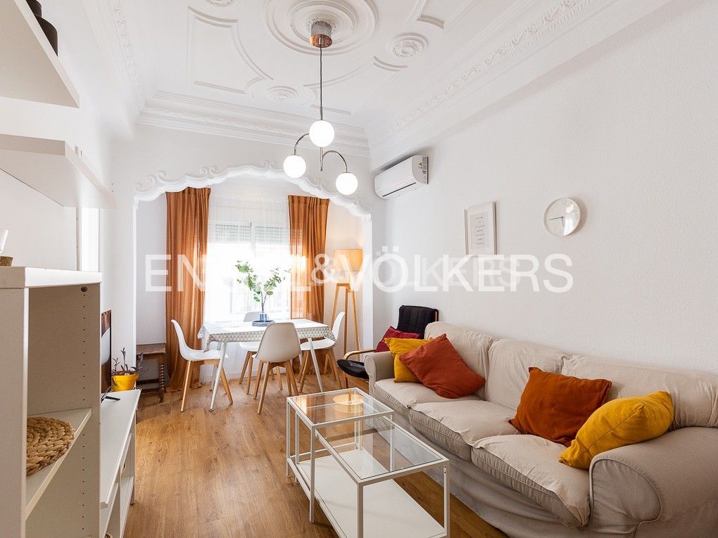 Exterior view of Apartment to rent in  Valencia Capital  with Air Conditioner, Heating and Furnished