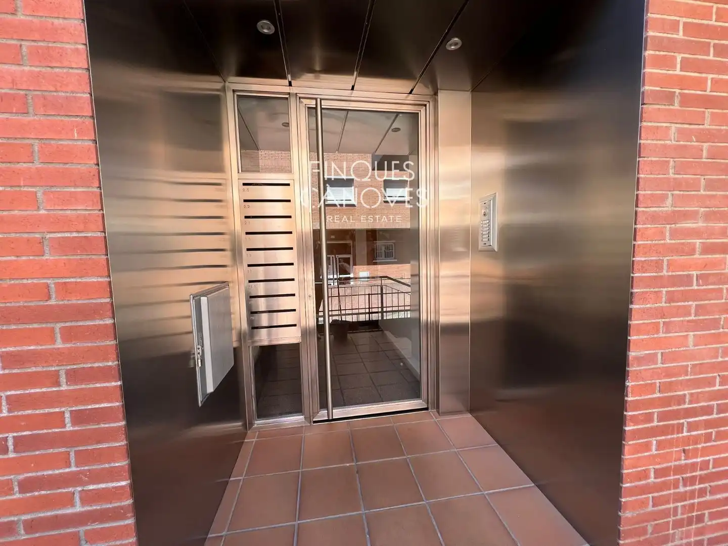Piso en venta en Girona con Calefacción, Trastero y Horno