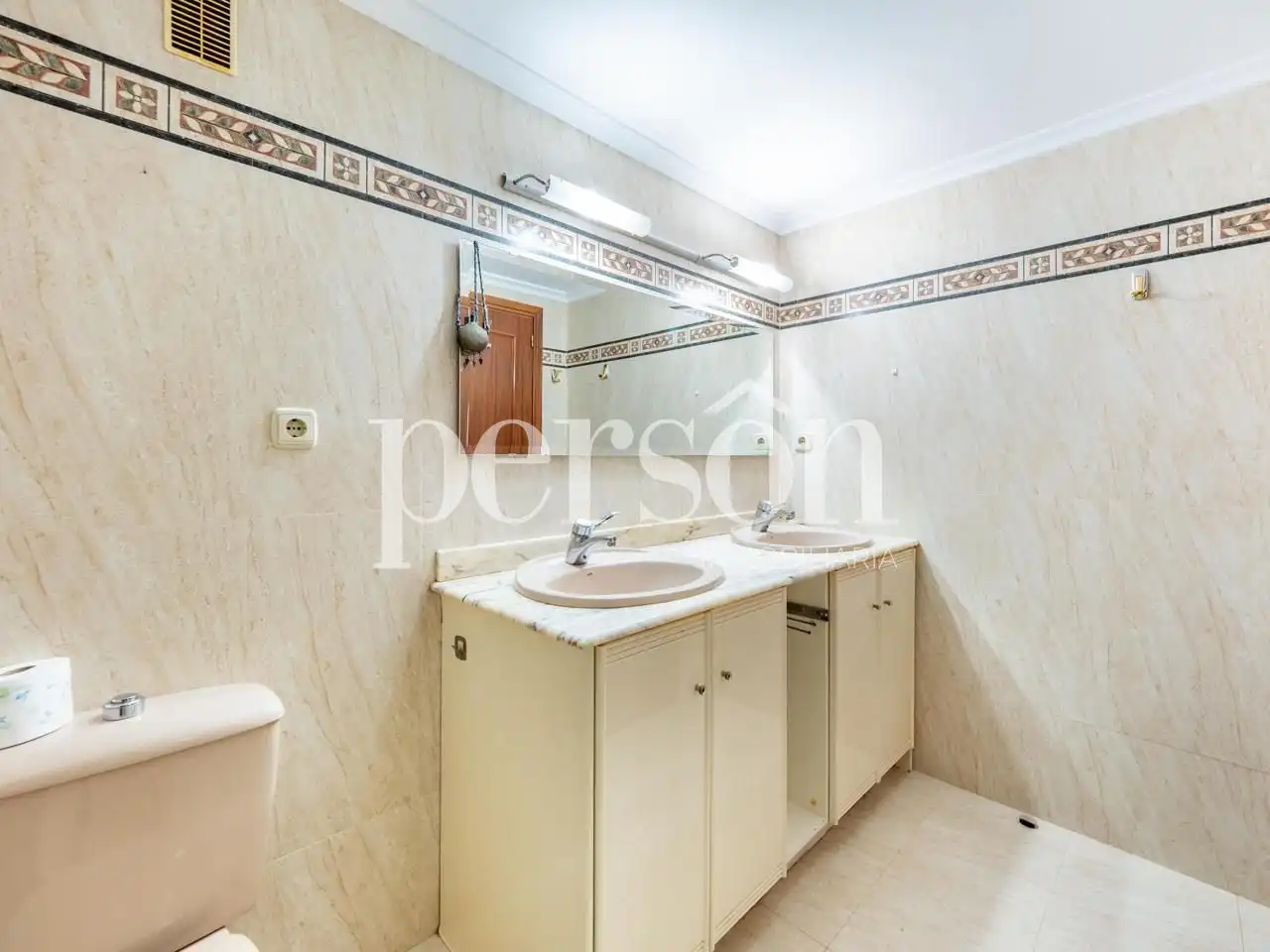 Baño de Piso de alquiler en Valencia con Aire acondicionado, Parquet y Amueblado
