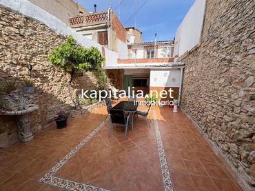 Casa a schiera con balcone in vendita a Calle JOAN MORENO
