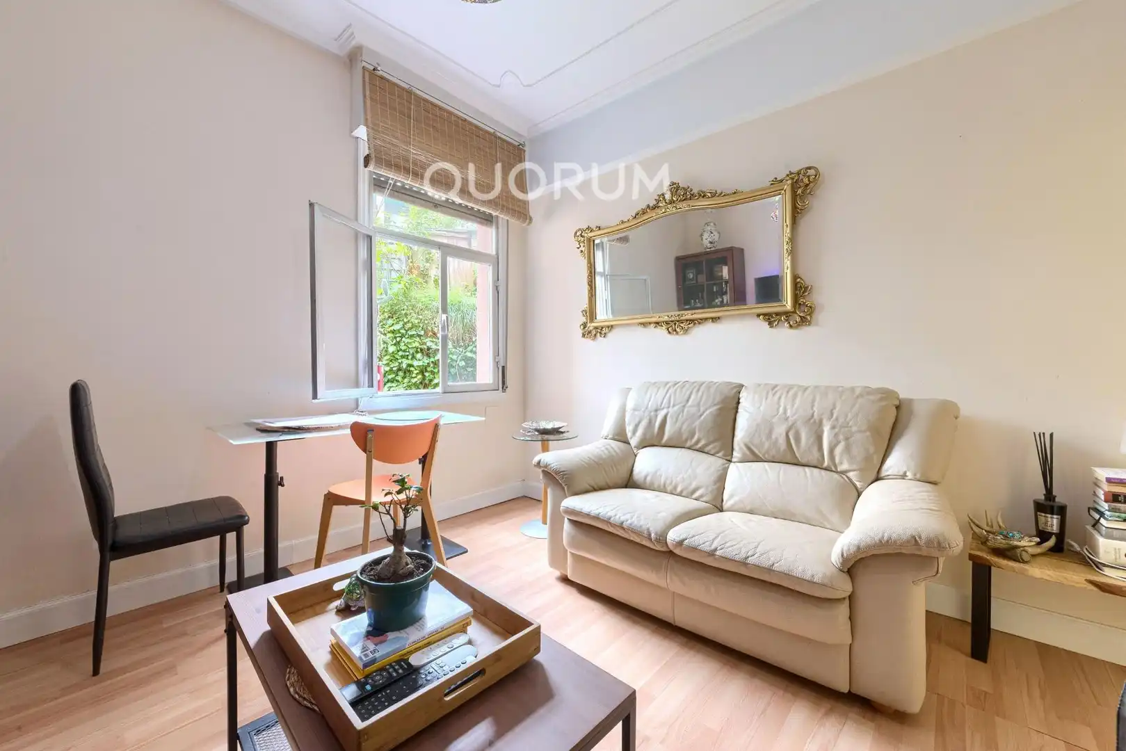 Living room of Flat for sale in Basauri   with Heating and Furnished