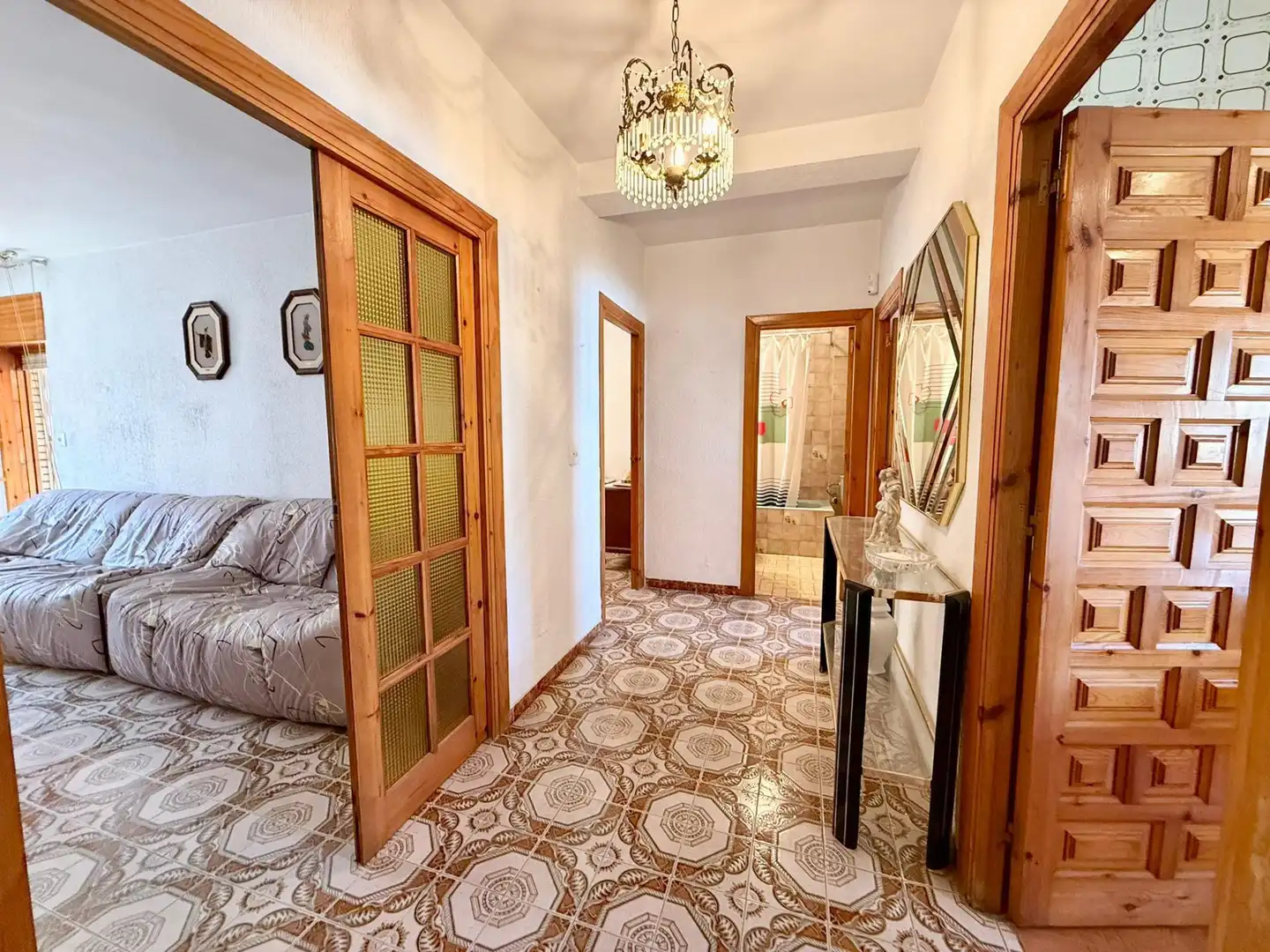 Piso en venta en Roquetas de Mar con Terraza, Alarma y Piscina comunitaria