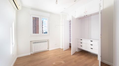 Piso de 3 dormitorios en alquiler totalmente reformado en urbanización privada con piscina y garaje. Barrio Castilla, Chamartin., immagine 5