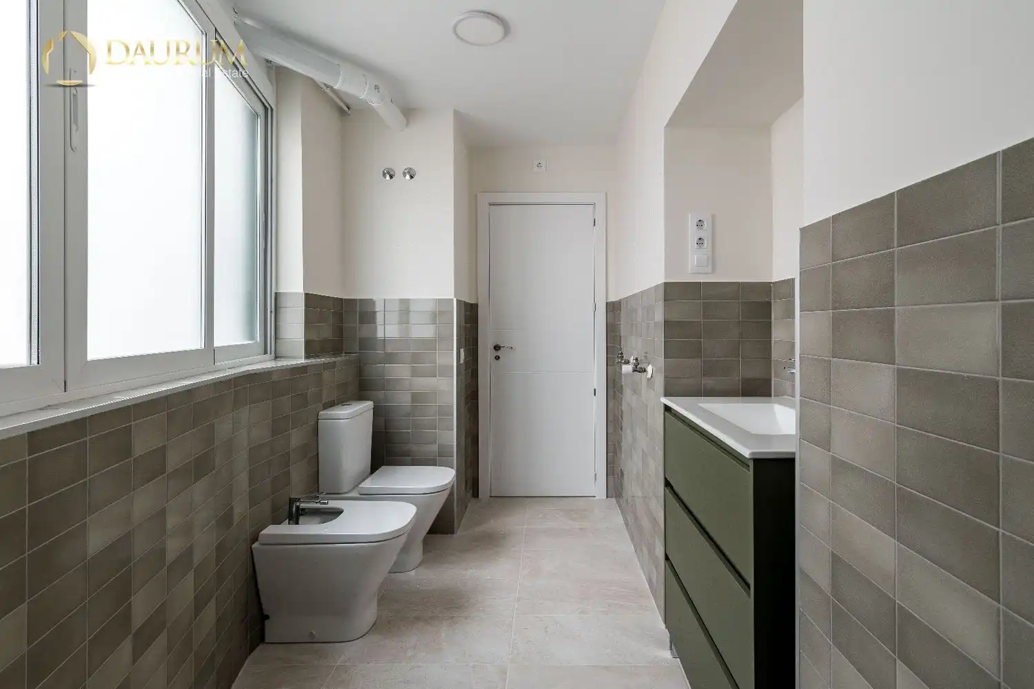 Bathroom of Flat for sale in Madrid  with Air Conditioner and Heating