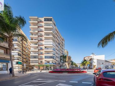 Pis amb balcó en venda a Avenida SALOBREÑA