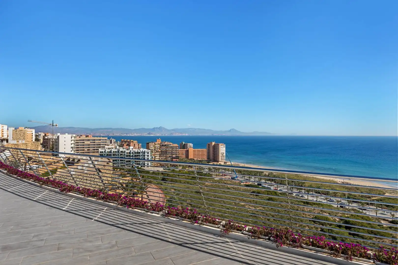 Vista exterior de Apartament en venda en Elche / Elx amb Aire condicionat, Calefacció i Jardí privat