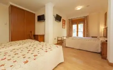 Habitación de Edificio en venta en Sierra Nevada con Alarma
