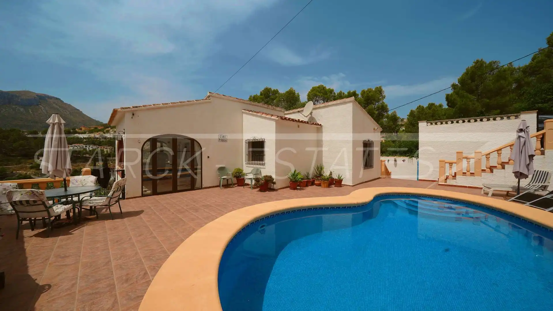 Vista exterior de Casa o xalet en venda en L'Atzúbia amb Aire condicionat, Jardí privat i Piscina