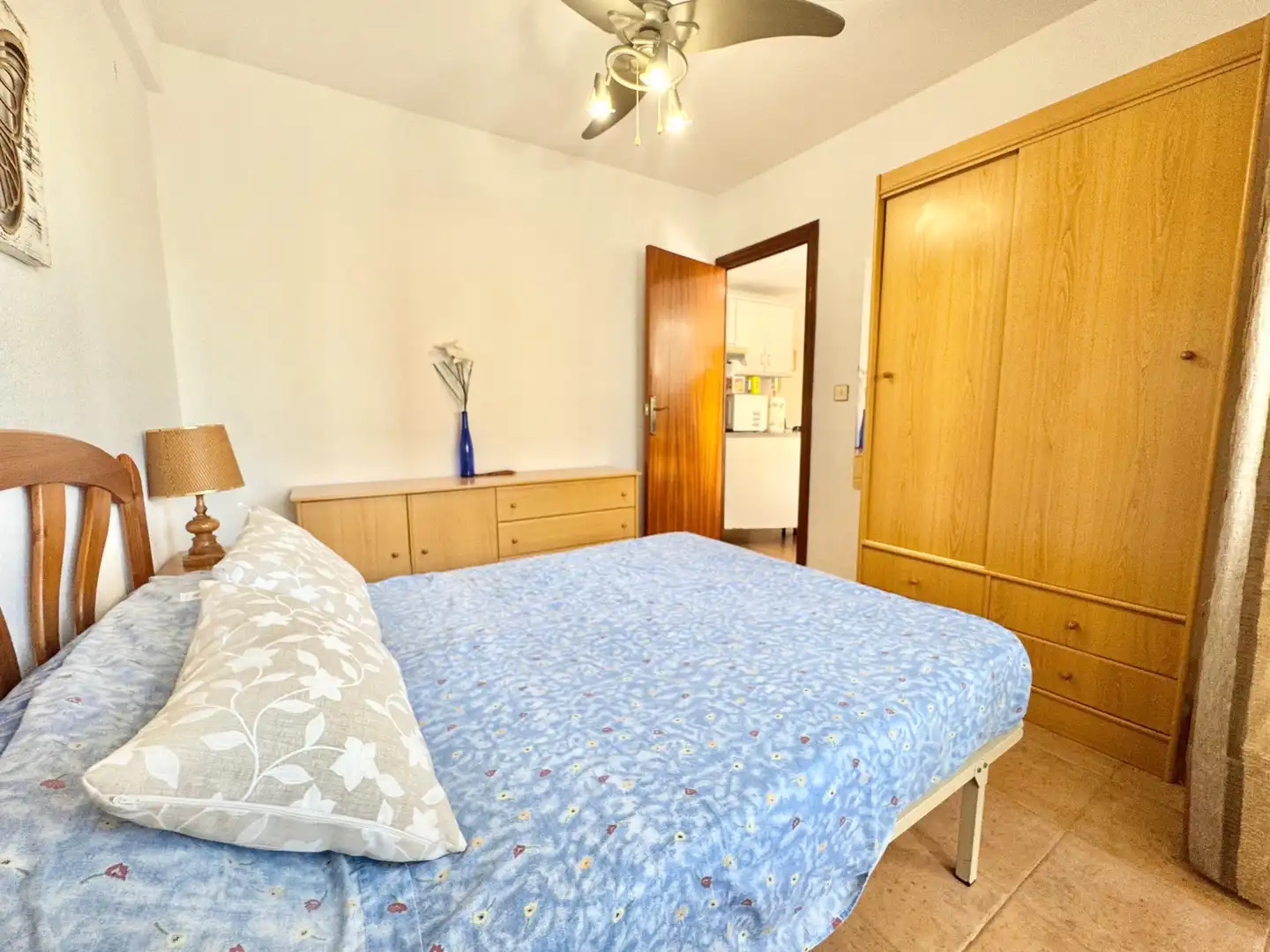 Habitación de Apartamento de alquiler en Orihuela con Aire acondicionado, Calefacción y Amueblado