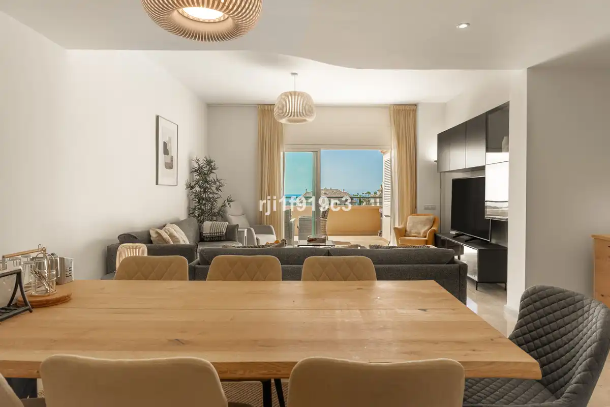 Sala d'estar de Pis en venda en Marbella amb Aire condicionat, Terrassa i Traster