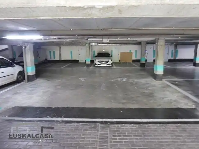 Parking de Planta baja en venta en Bilbao  con Calefacción y Trastero