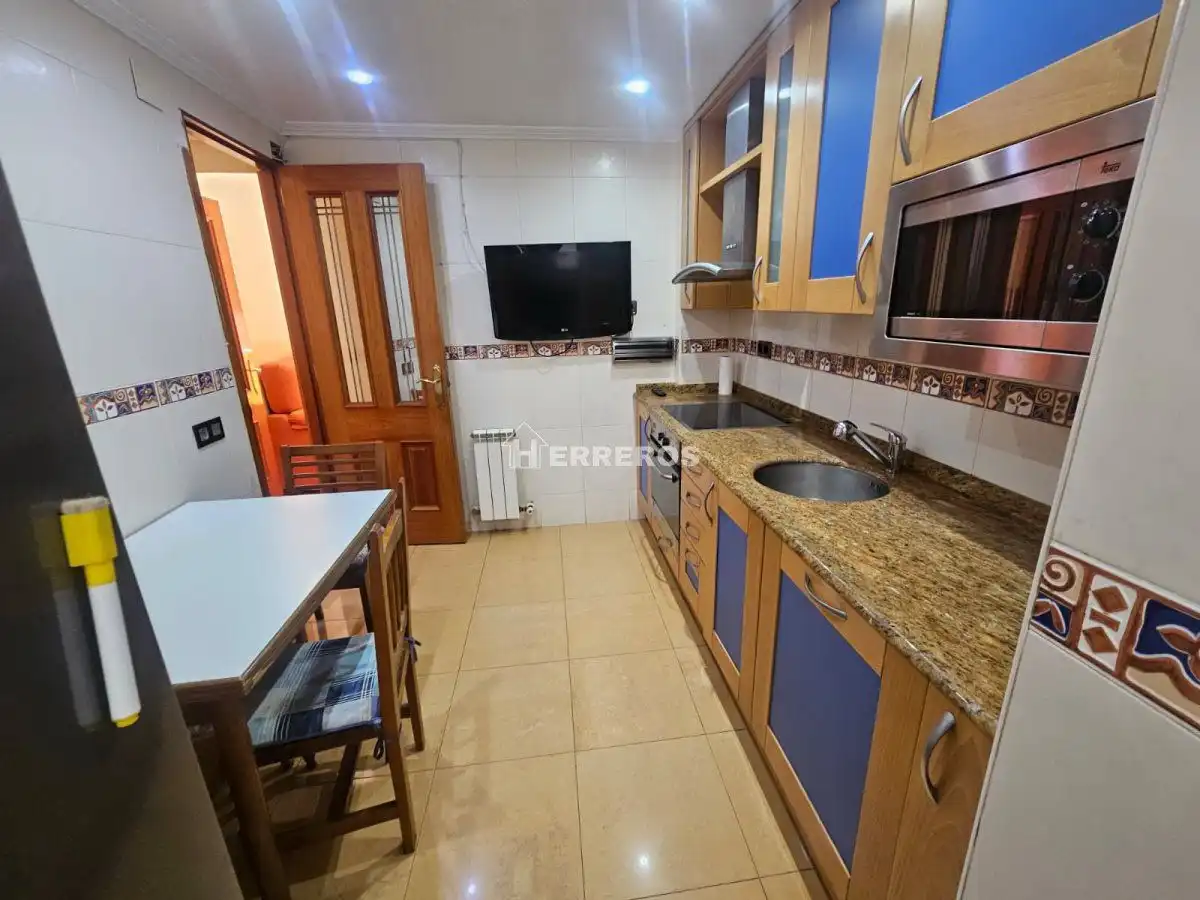 Kitchen of Flat for sale in  Logroño  with Heating, Parquet flooring and Furnished