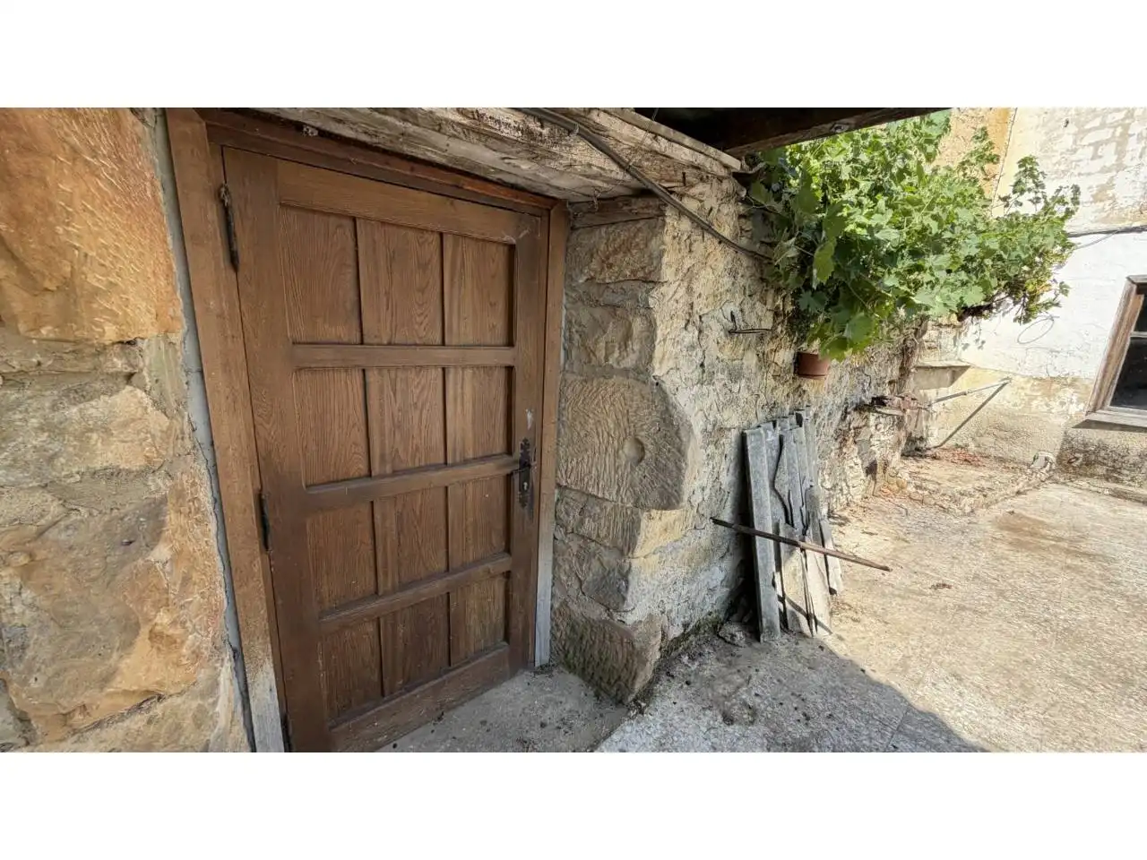 Vista exterior de Casa o xalet en venda en Merindad de Sotoscueva amb Jardí privat i Terrassa