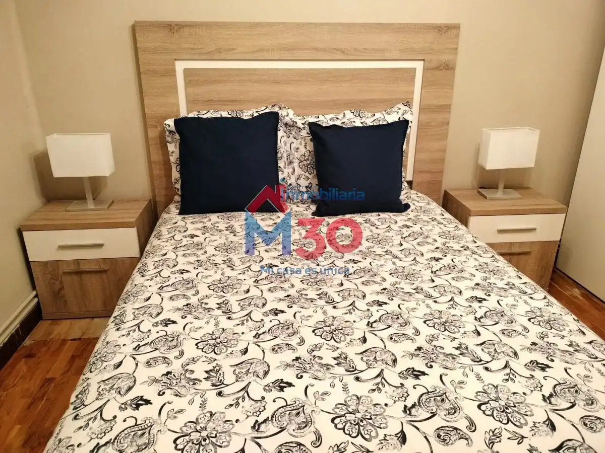 Dormitori de Apartament en venda en Miranda de Ebro amb Calefacció, Parquet i Moblat