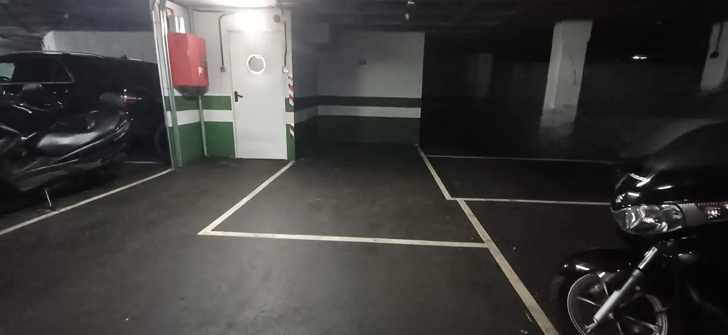 Garage zum Verkauf in Barrio del Centro