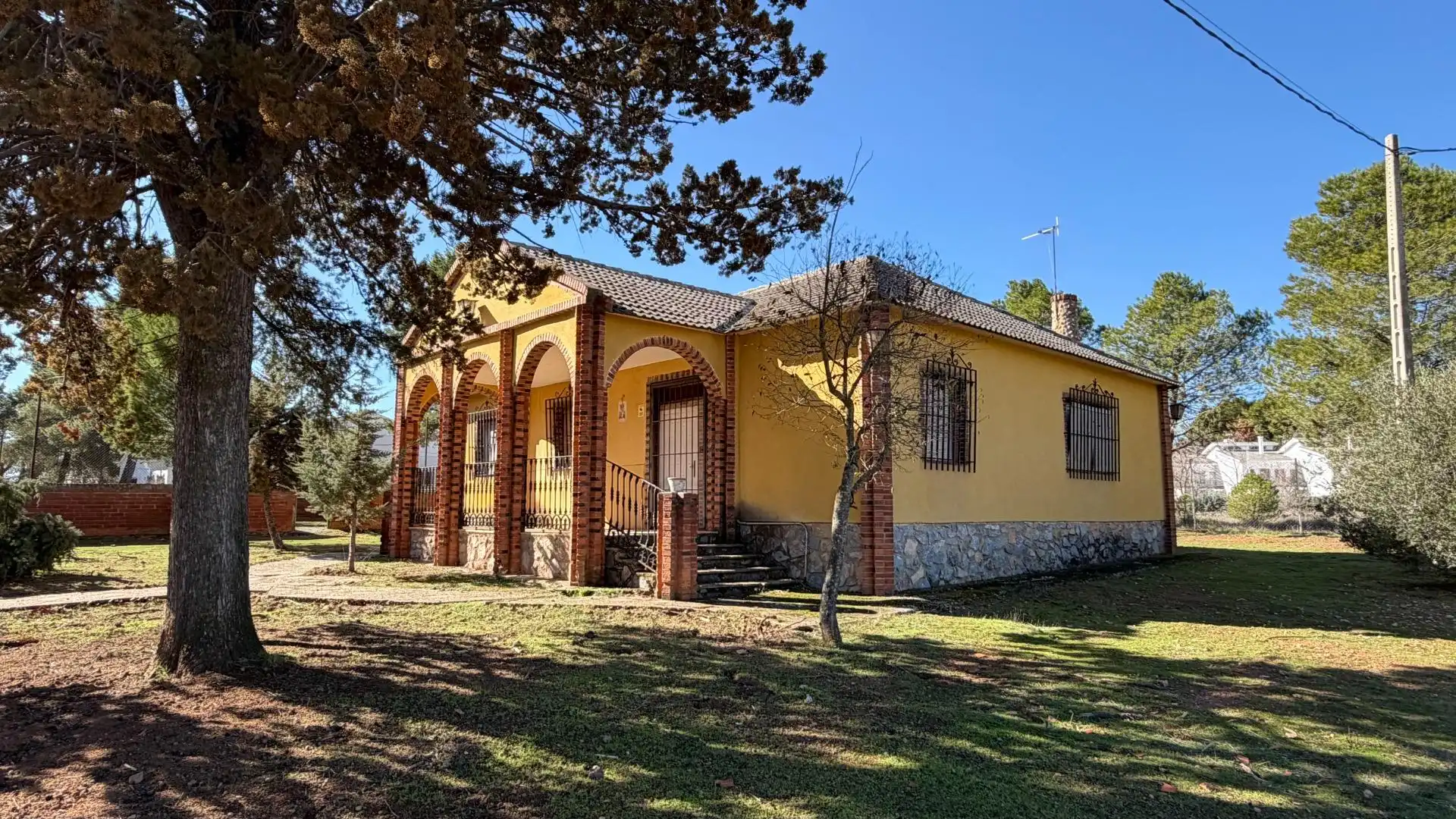 Detached house with garden for sale in Villafranca de los Caballeros, imagen 3